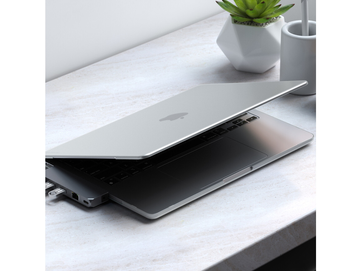 Satechi Eco Hardshell Case for Macbook Air 13"  M2, clear